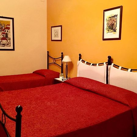 A Casa Di Mamma Hotel Milazzo Bagian luar foto