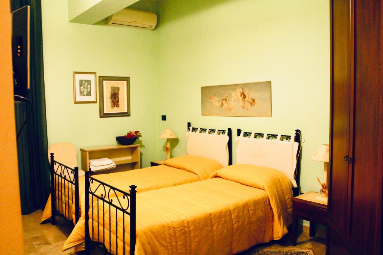 A Casa Di Mamma Hotel Milazzo Bagian luar foto